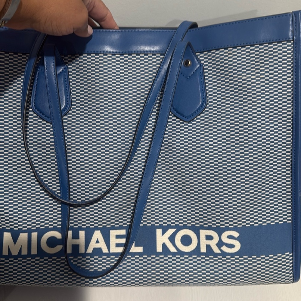 Pre-Owned. MICHAEL KORS IN BLUE